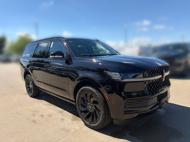 New 2026 Lincoln Navigator Reserve w/ Jet Appearance Package AWD/4WD image 3