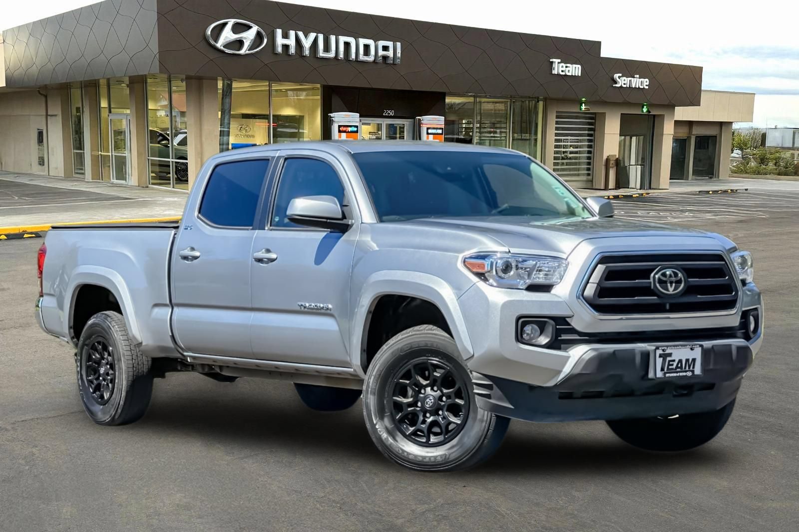 Used 2022 Toyota Tacoma SR5 AWD/4WD video 2