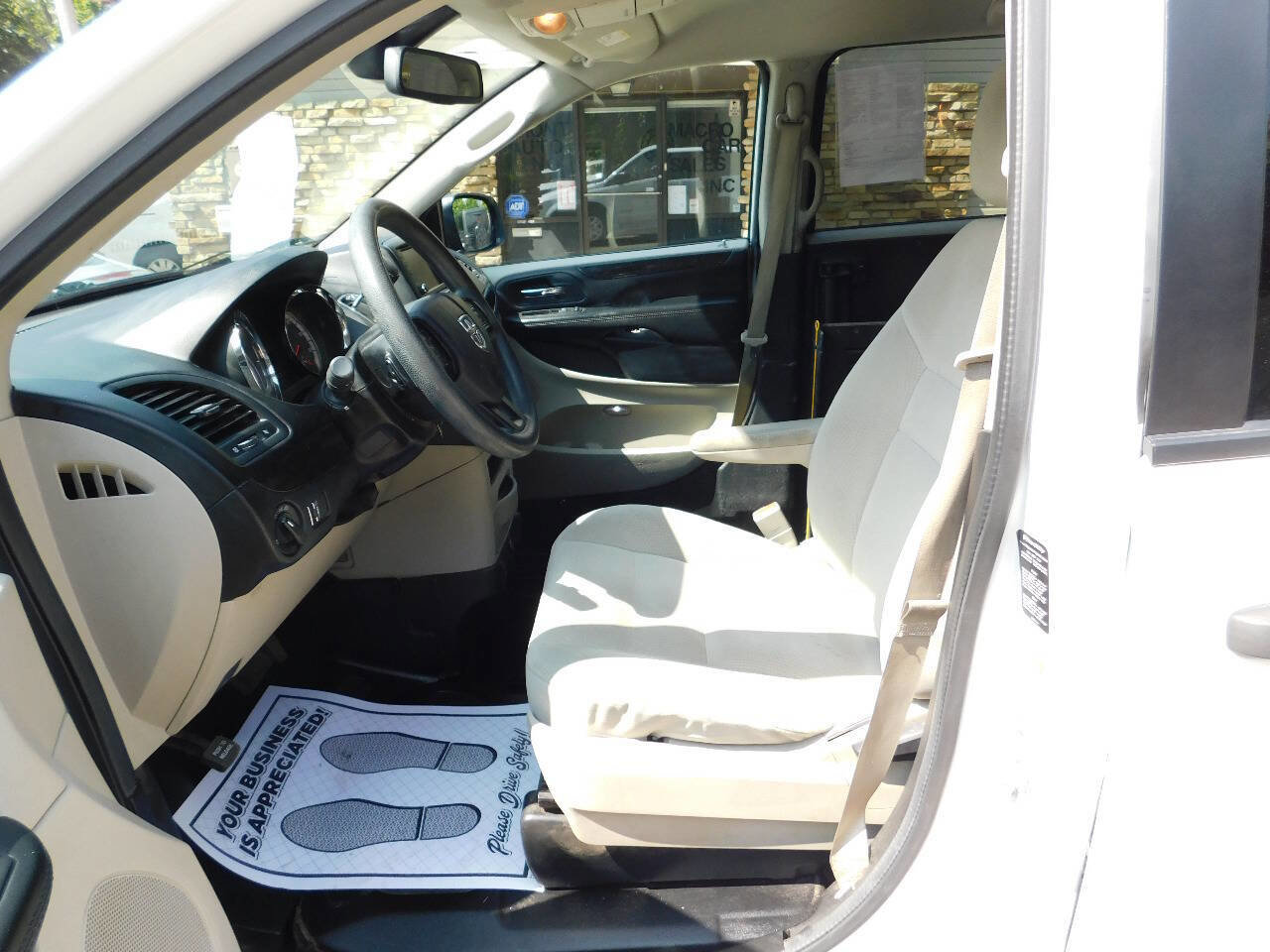 Used 2019 Dodge Grand Caravan SE image 28