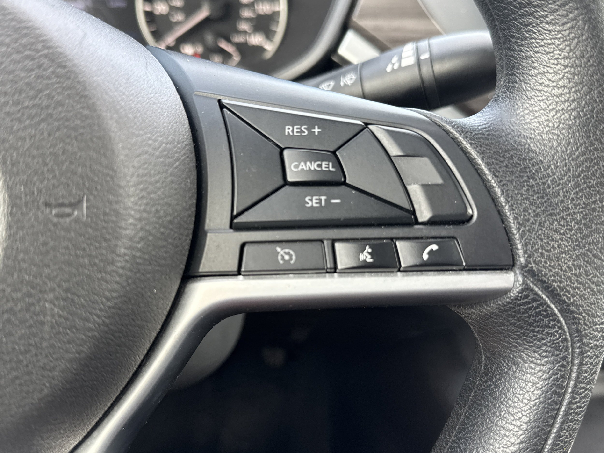 Used 2025 Nissan Altima 2.5 SV FWD image 31