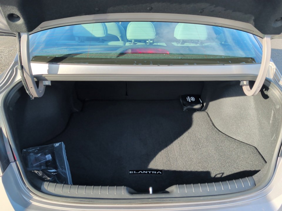 Certified 2025 Hyundai Elantra Limited image 15