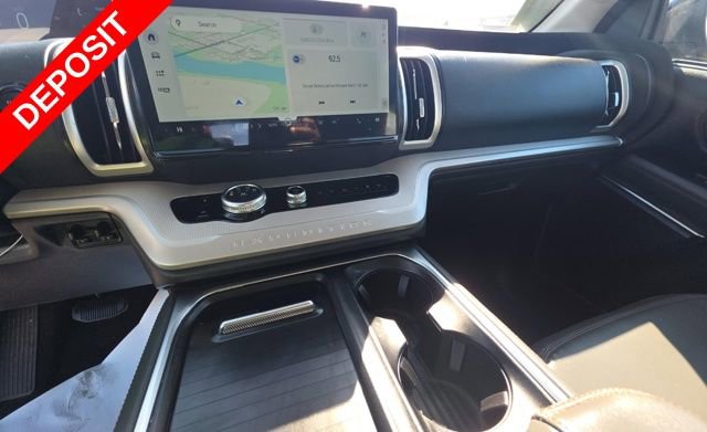 Used 2025 Ford Expedition Active image 11