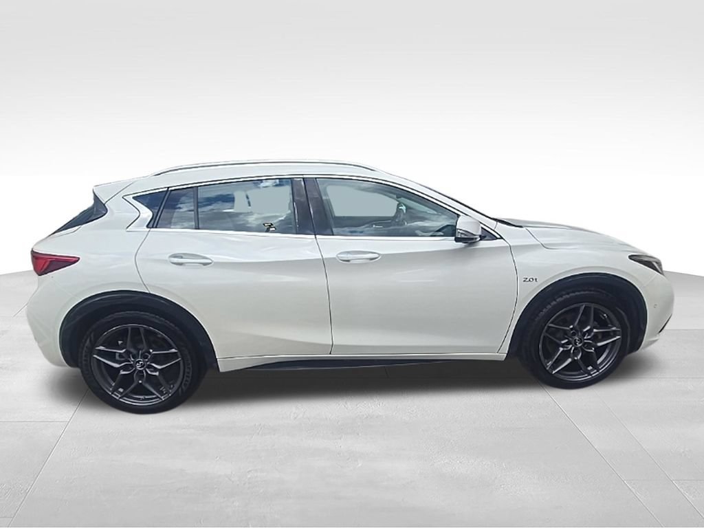 Used 2019 INFINITI QX30 w/ Navigation Package FWD image 6