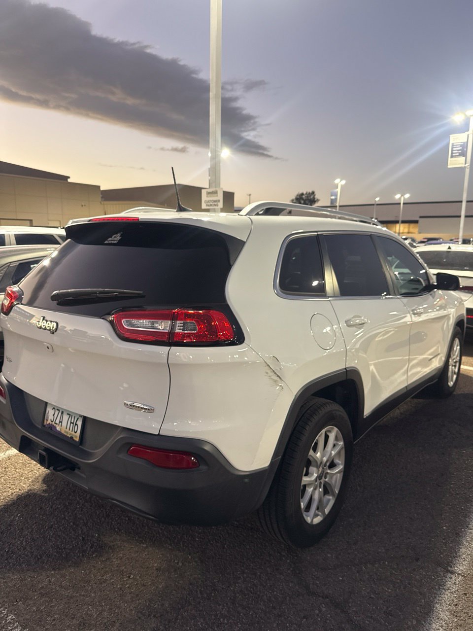 Used 2017 Jeep Cherokee Latitude w/ Trailer Tow Group FWD image 10