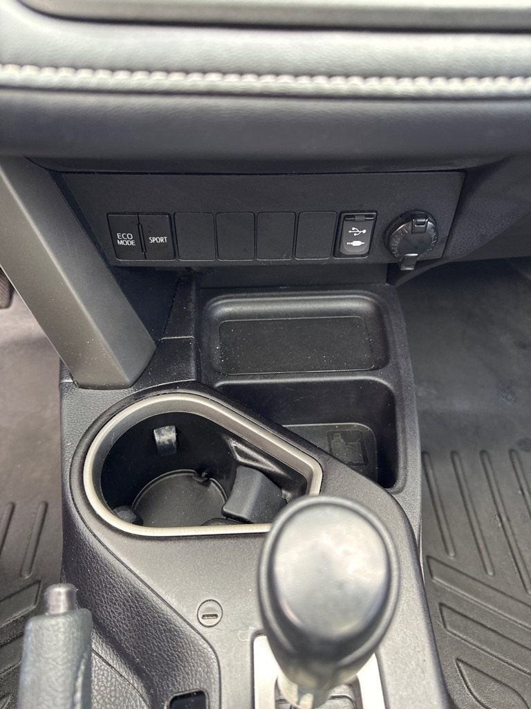 Used 2018 Toyota RAV4 XLE AWD/4WD image 13