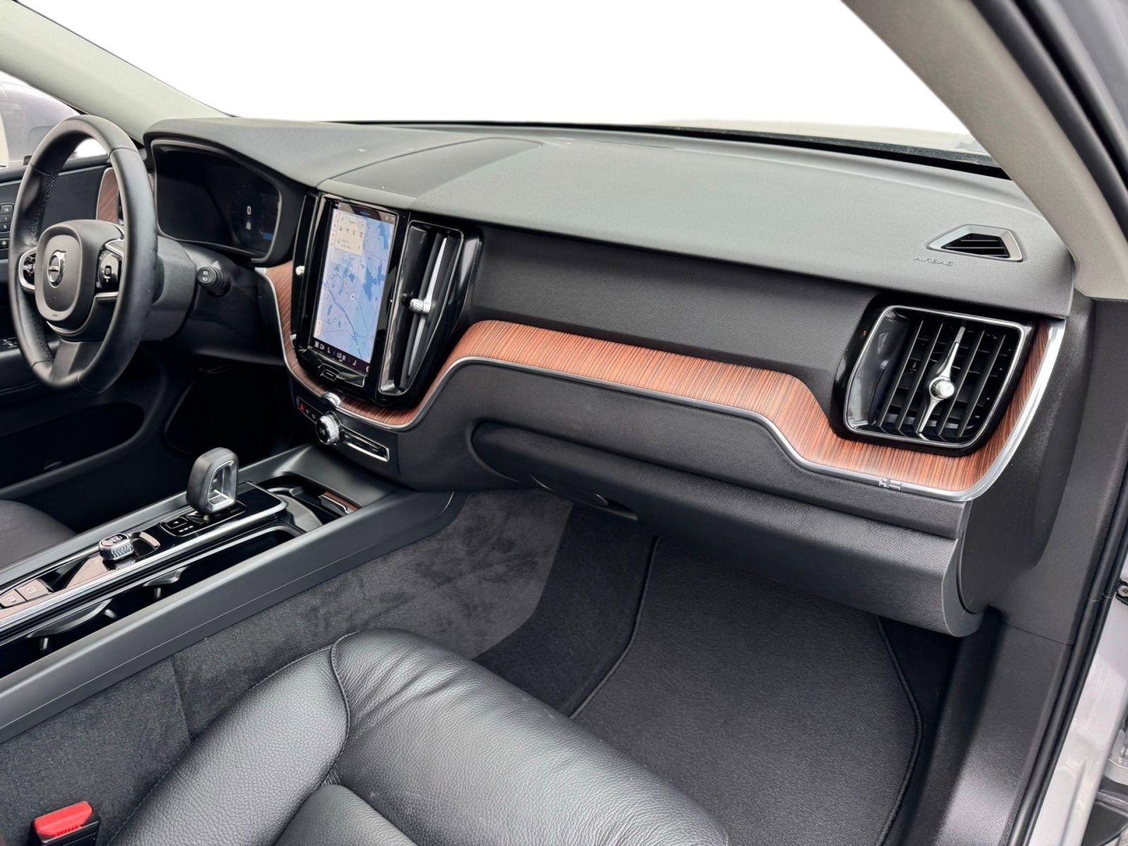 Used 2023 Volvo XC60 B5 Plus w/ Protection Package Premier image 11