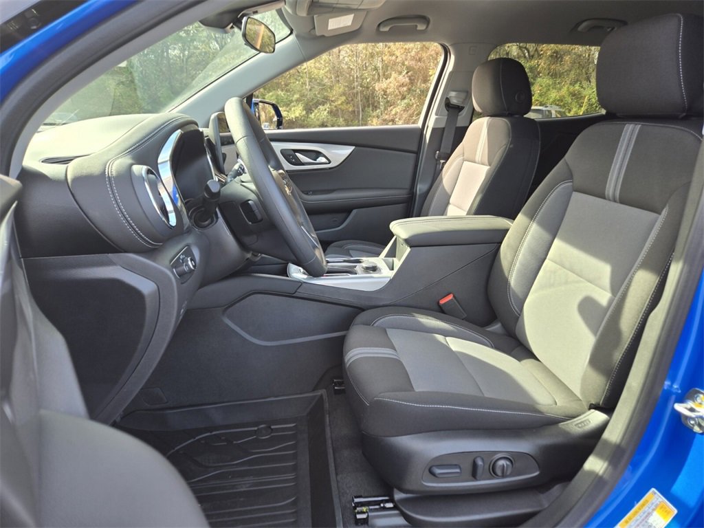 New 2025 Chevrolet Blazer LT image 12