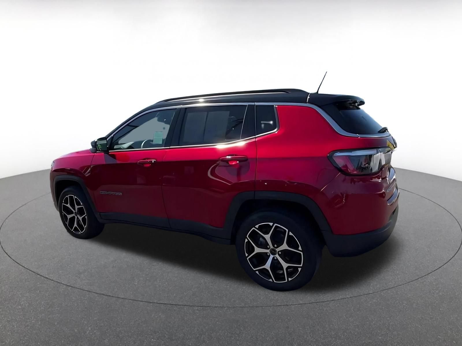 Used 2025 Jeep Compass Limited AWD/4WD image 9