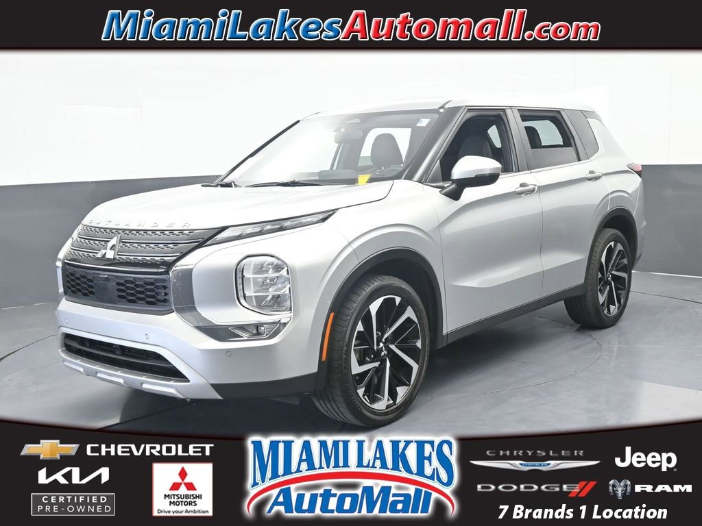 Used 2024 Mitsubishi Outlander SE image 1
