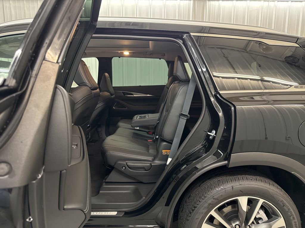 Certified 2025 INFINITI QX60 Luxe w/ Vision Package image 29
