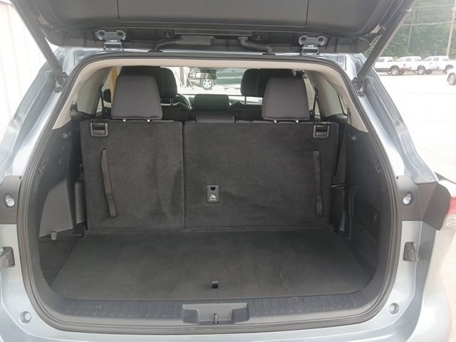 Used 2023 Toyota Highlander LE FWD image 10
