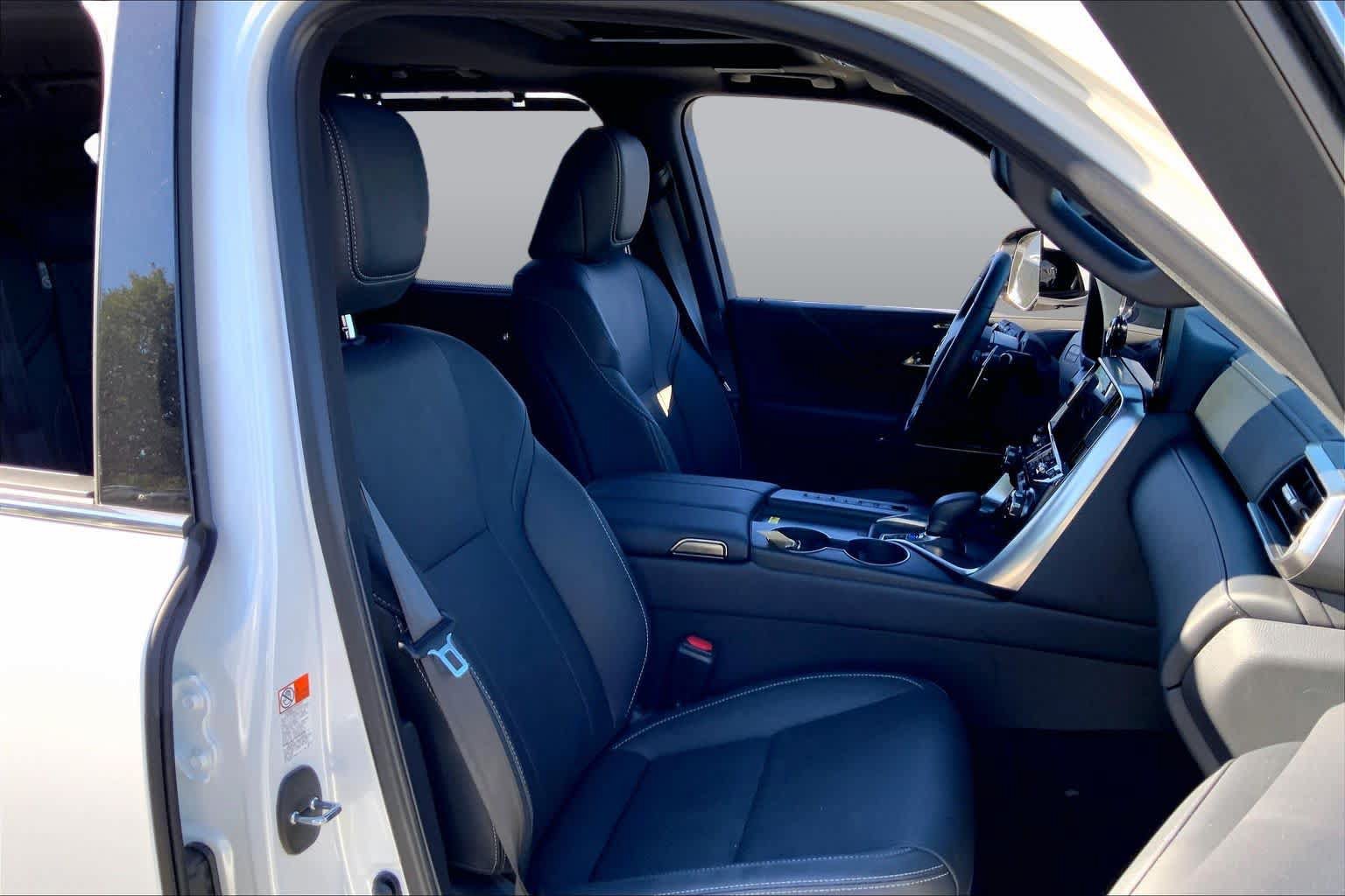 Used 2026 Lexus LX 700h Luxury w/ Accessory Package (Z1) AWD/4WD image 9