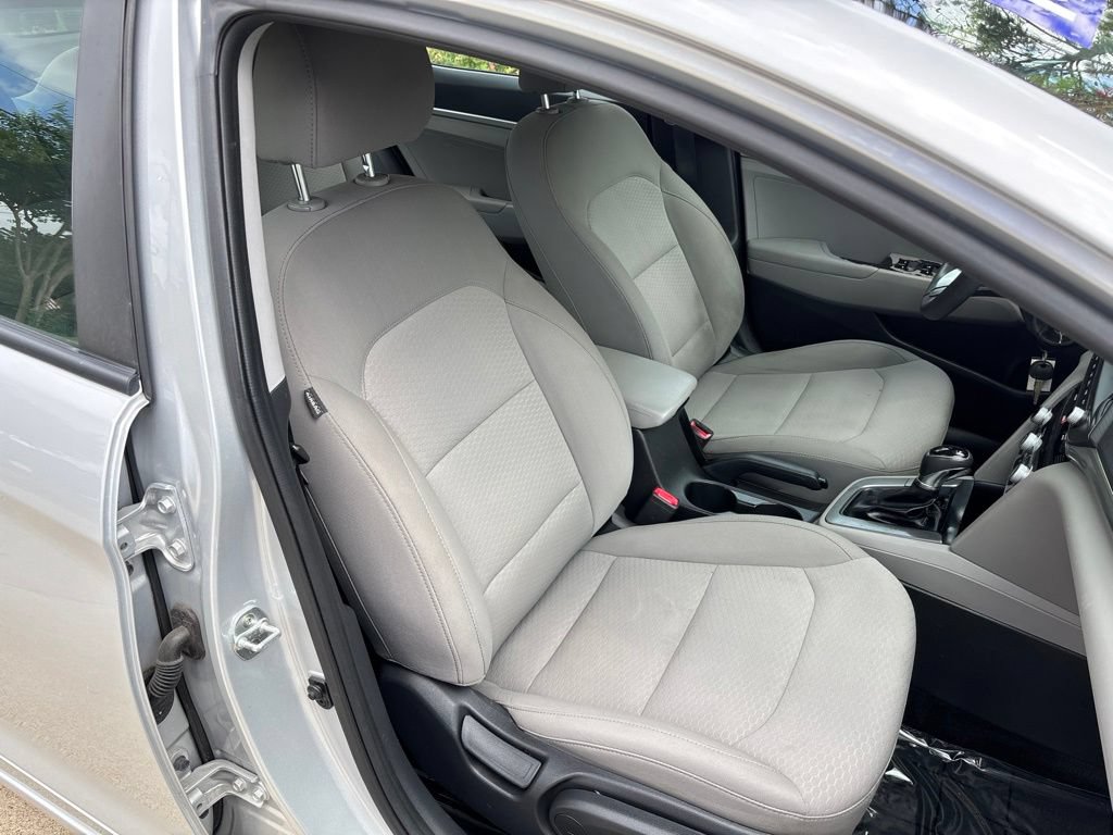 Used 2020 Hyundai Elantra SE FWD image 45