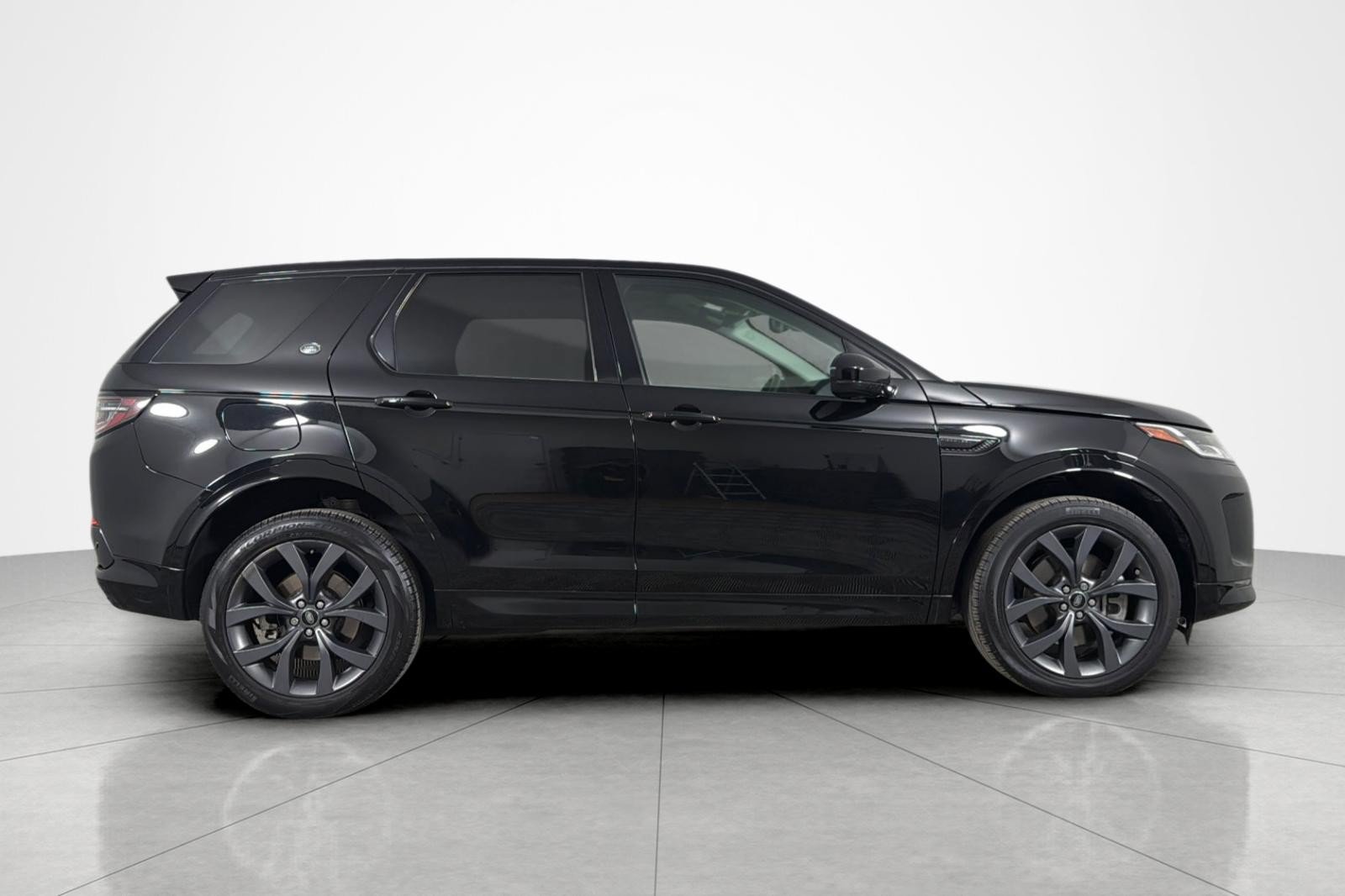 Used 2023 Land Rover Discovery Sport SE R-Dynamic AWD/4WD image 6
