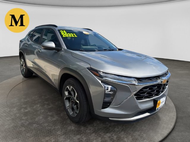 Used 2024 Chevrolet Trax LT w/ Sunroof Package FWD image 8