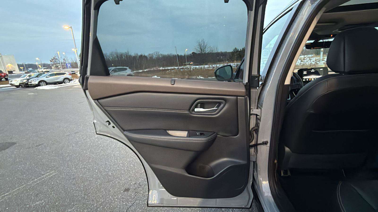 Used 2022 Nissan Rogue SL w/ SL Premium Package image 22