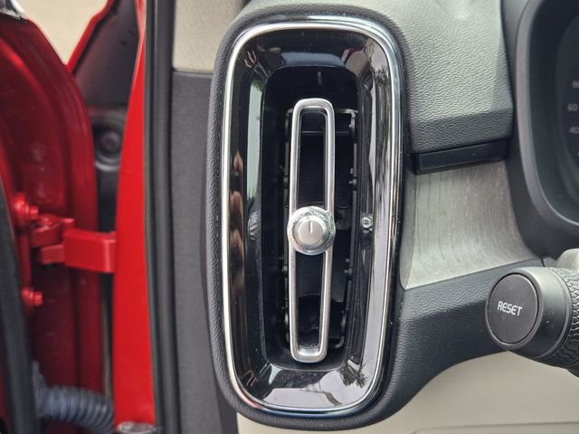 Used 2023 Volvo XC40 B5 Plus w/ Protection Package Premier image 29