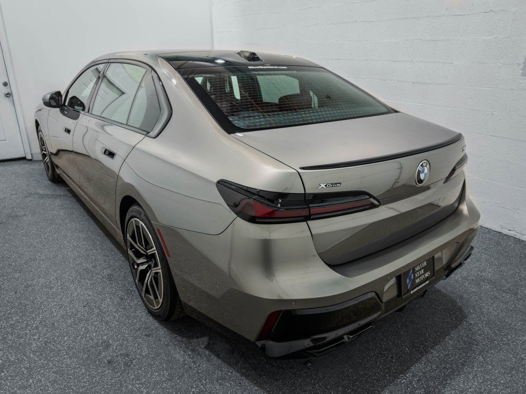Used 2025 BMW 760i xDrive w/ Executive Package AWD/4WD image 7