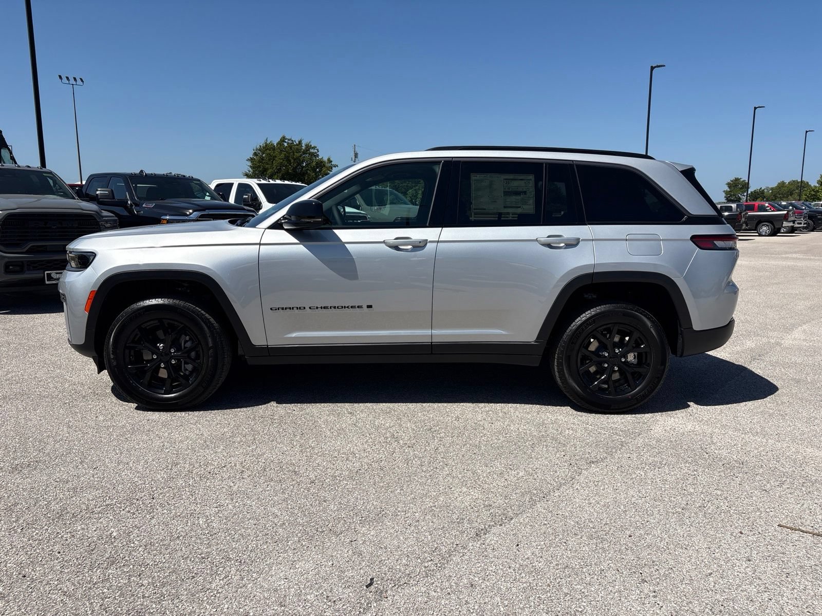 New 2026 Jeep Grand Cherokee Altitude RWD image 2