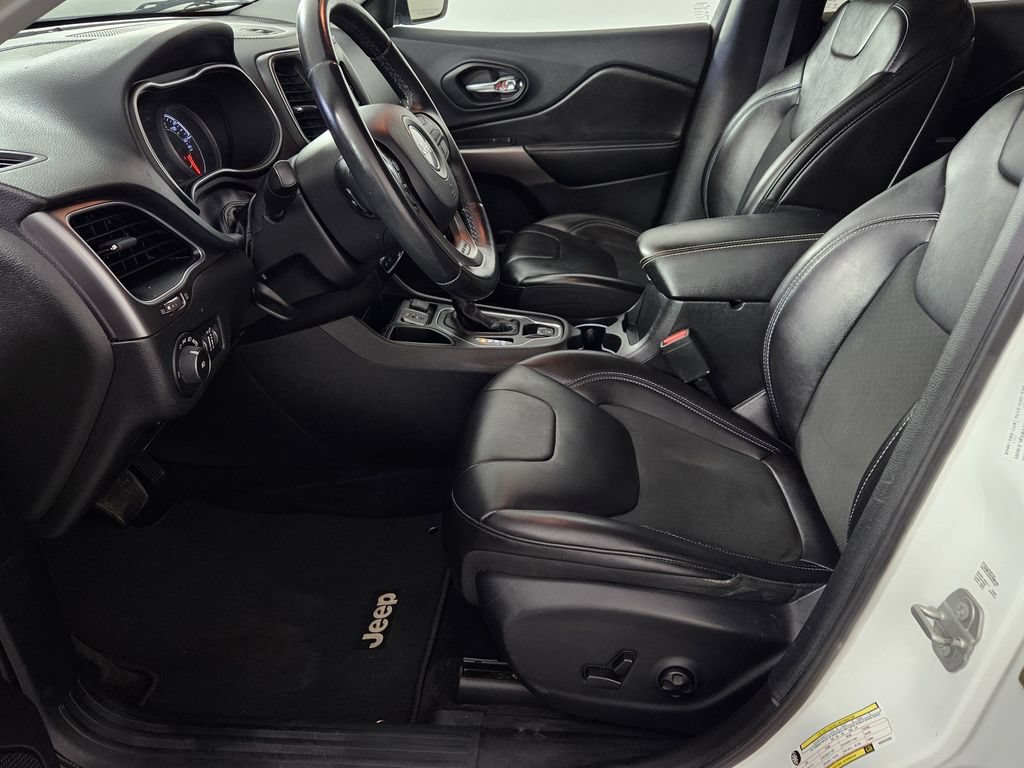 Used 2019 Jeep Cherokee Latitude Plus FWD image 21