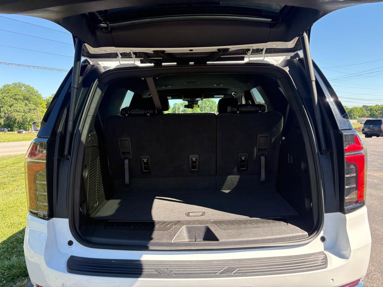 Used 2025 Chevrolet Tahoe LT AWD/4WD image 4