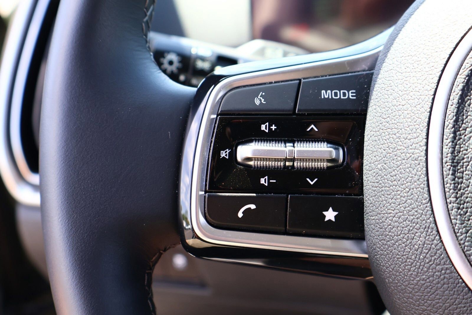 Used 2024 Kia Sorento X-Line EX image 31