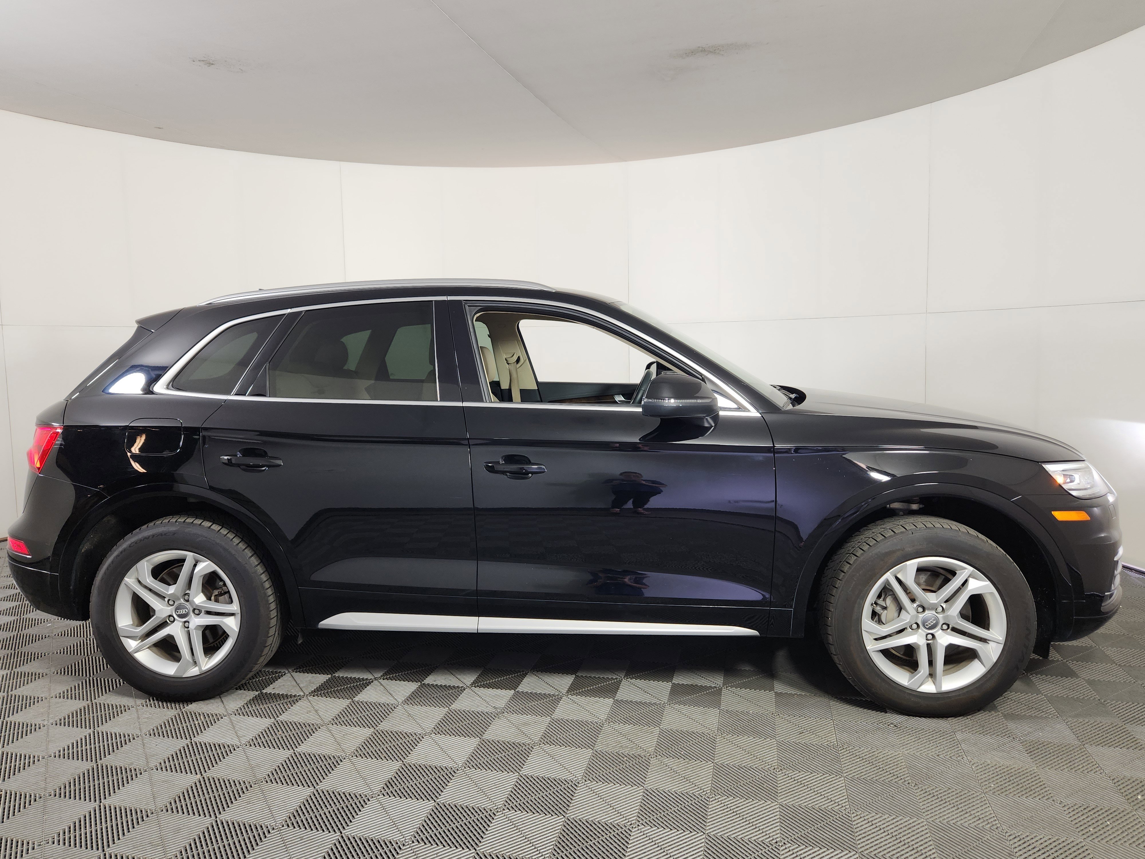 Used 2019 Audi Q5 2.0T Premium w/ Convenience Package AWD/4WD image 8