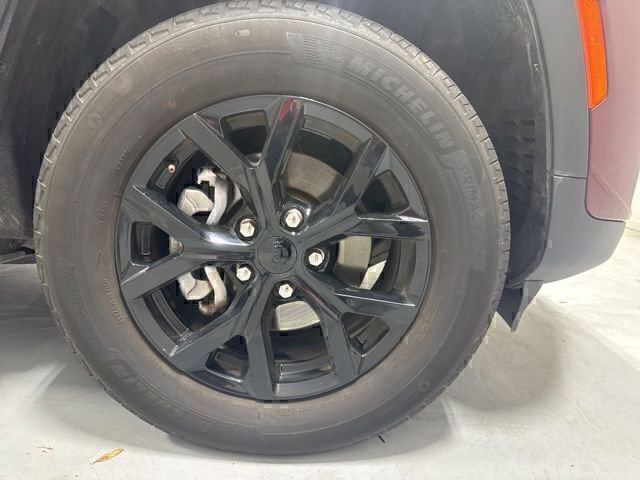Used 2025 Jeep Grand Cherokee Altitude image 4