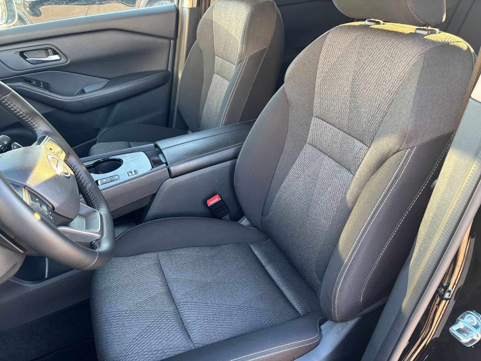 Used 2025 Nissan Rogue SV FWD image 38