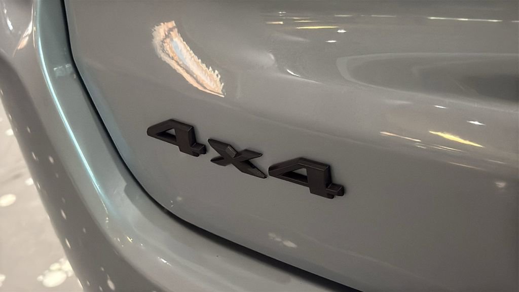 Used 2025 Jeep Compass Latitude w/ Altitude Special Edition image 8