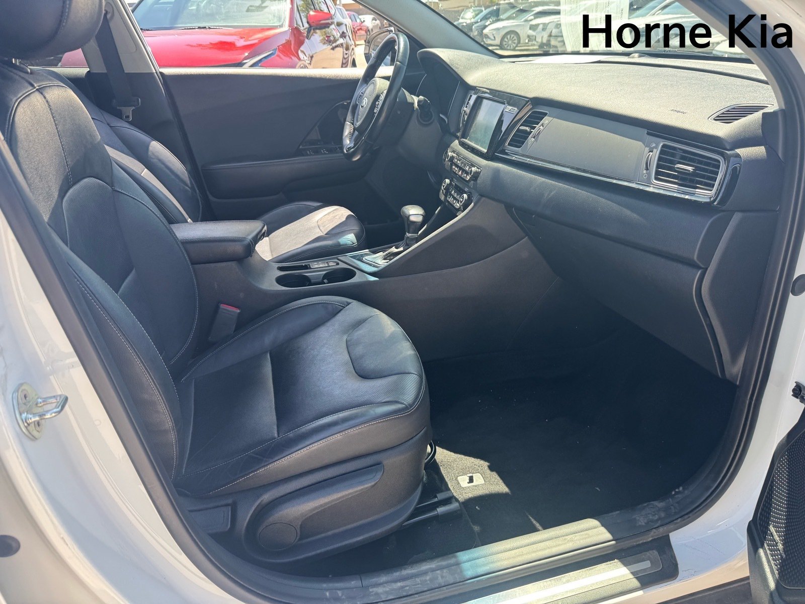 Used 2018 Kia Niro Touring FWD image 27