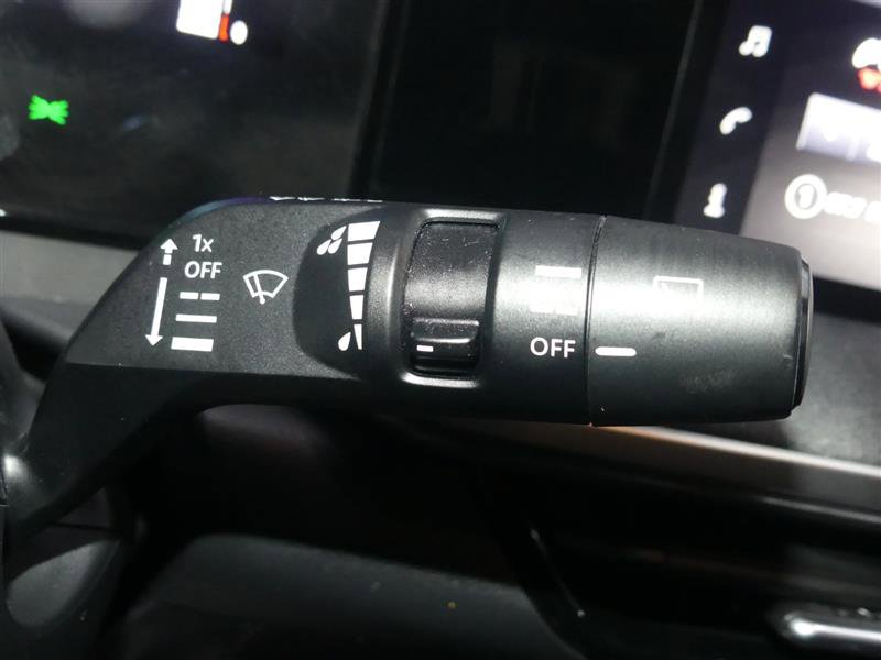 Used 2025 Nissan Kicks SV image 34