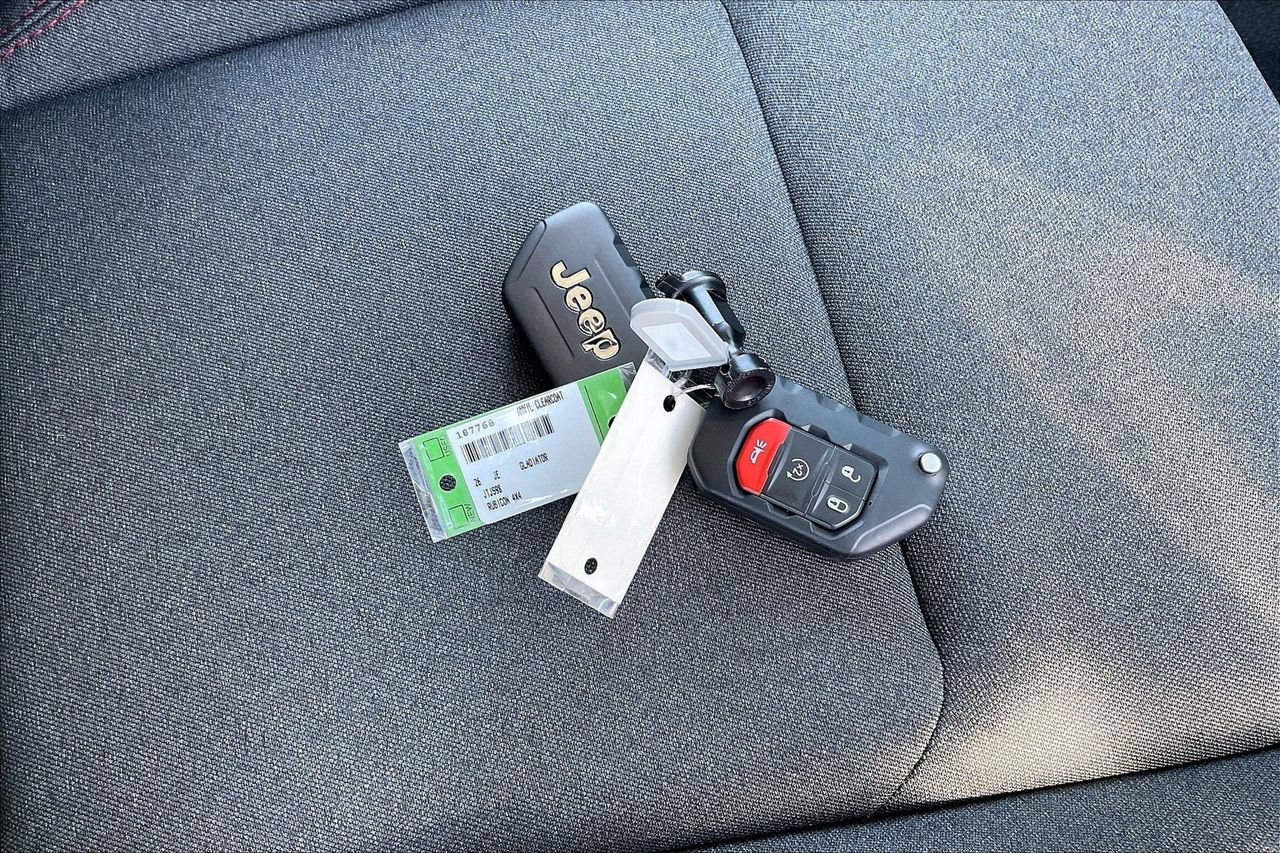 New 2026 Jeep Gladiator Rubicon w/ Steel Power Dome Hood Package AWD/4WD image 25