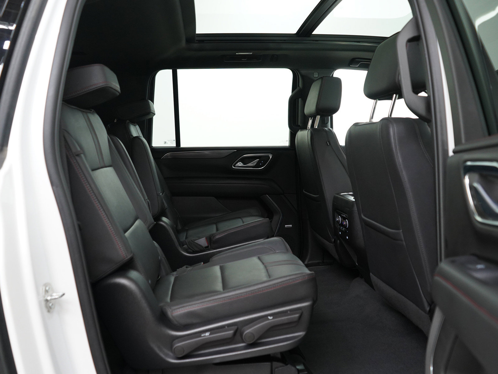 Used 2023 Chevrolet Suburban RST w/ Luxury Package AWD/4WD image 12
