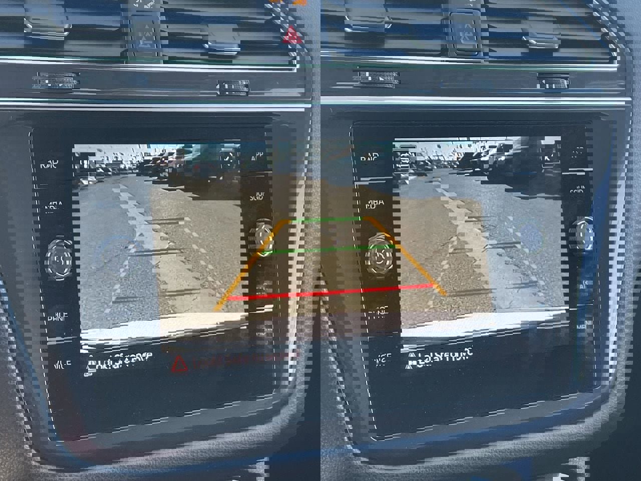 Used 2024 Volkswagen Tiguan SE image 28