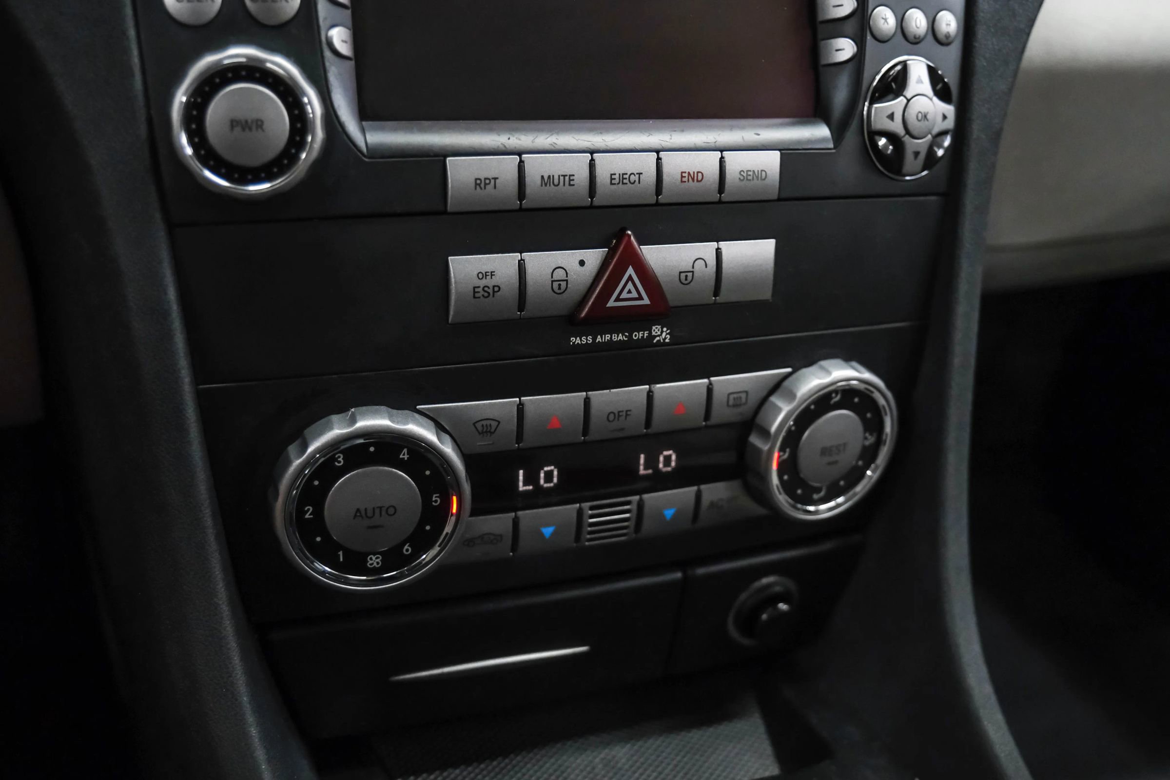 Used 2005 Mercedes-Benz SLK 350 image 26