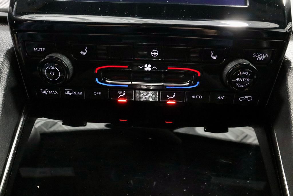 Used 2024 Jeep Grand Cherokee Altitude image 30