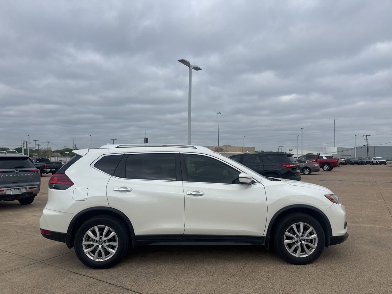 Used 2020 Nissan Rogue SV image 20