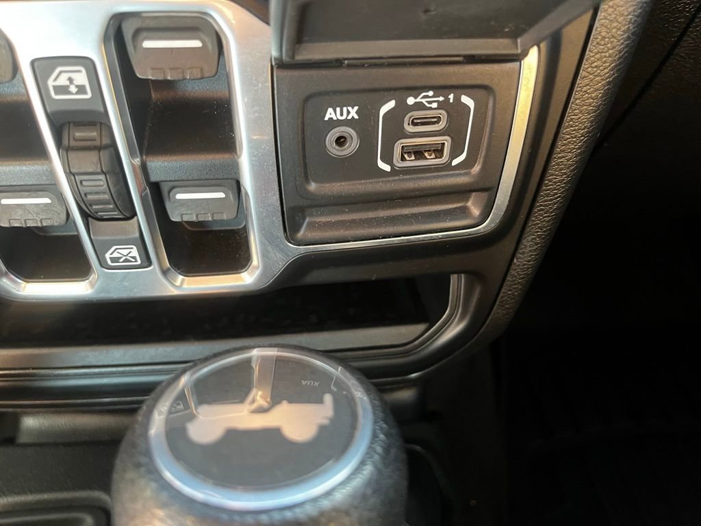 Used 2020 Jeep Wrangler Unlimited Sahara image 29