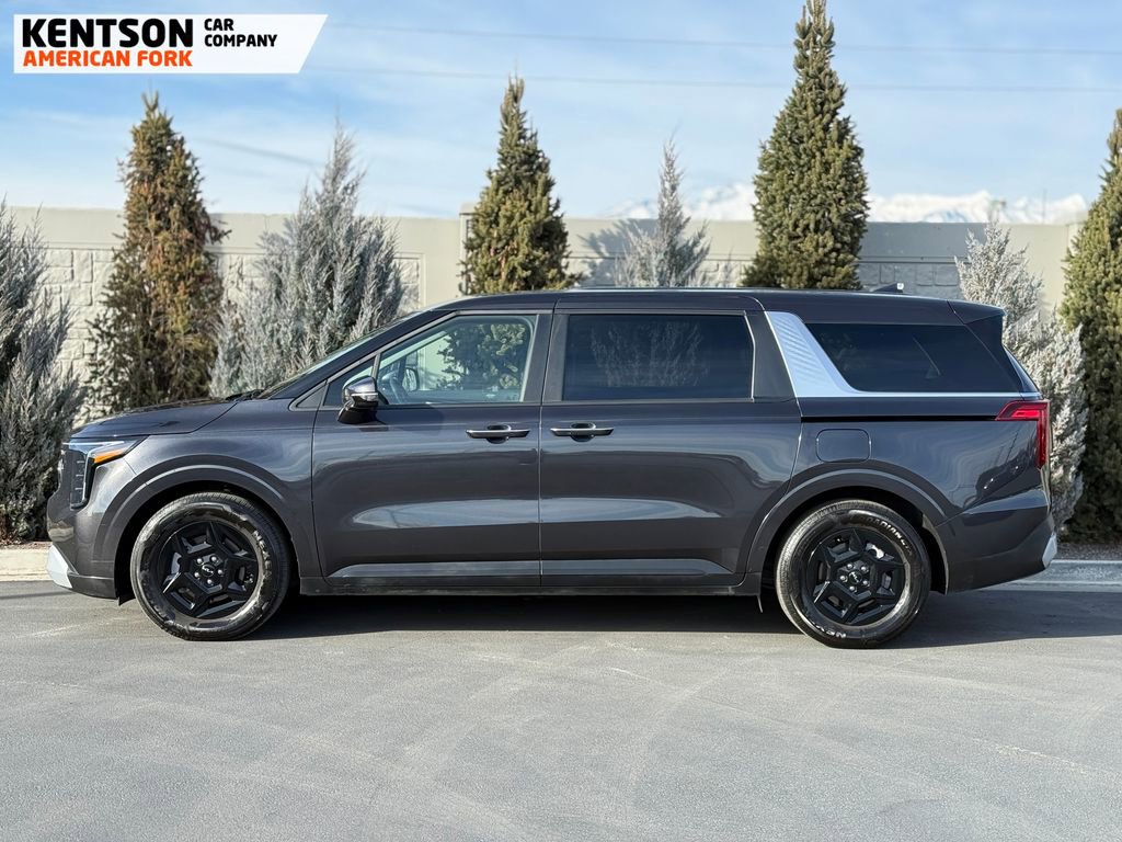 Used 2025 Kia Carnival image 4