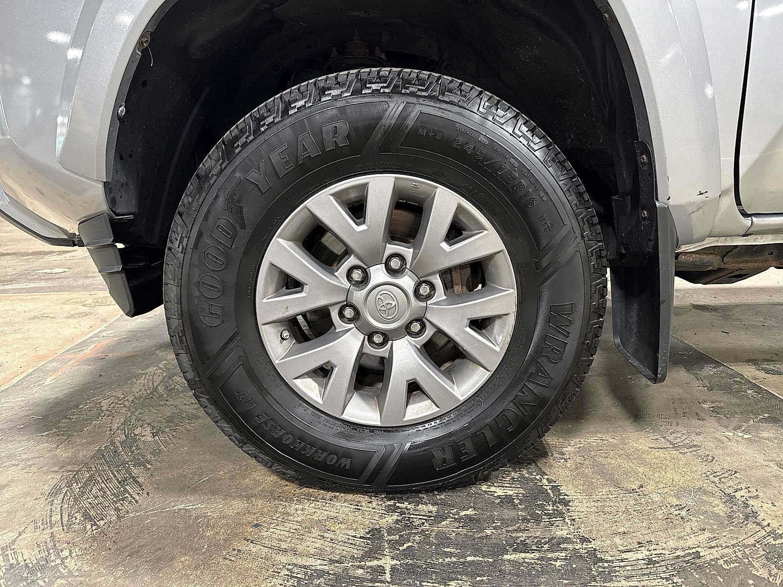 Used 2019 Toyota Tacoma SR5 AWD/4WD image 10