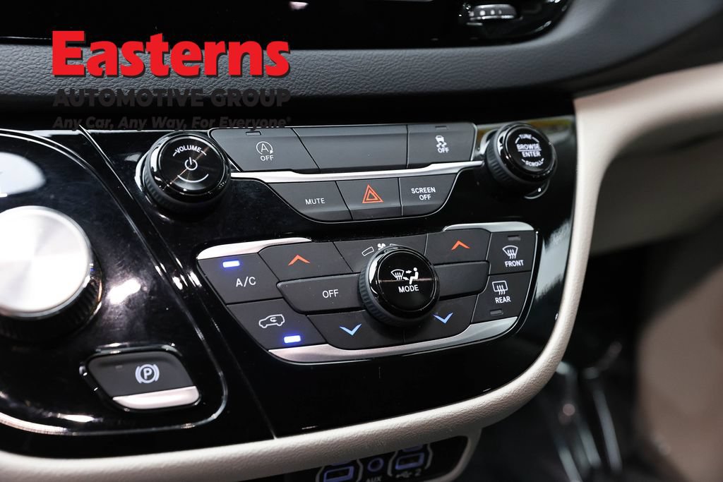 Used 2023 Chrysler Voyager LX FWD image 20