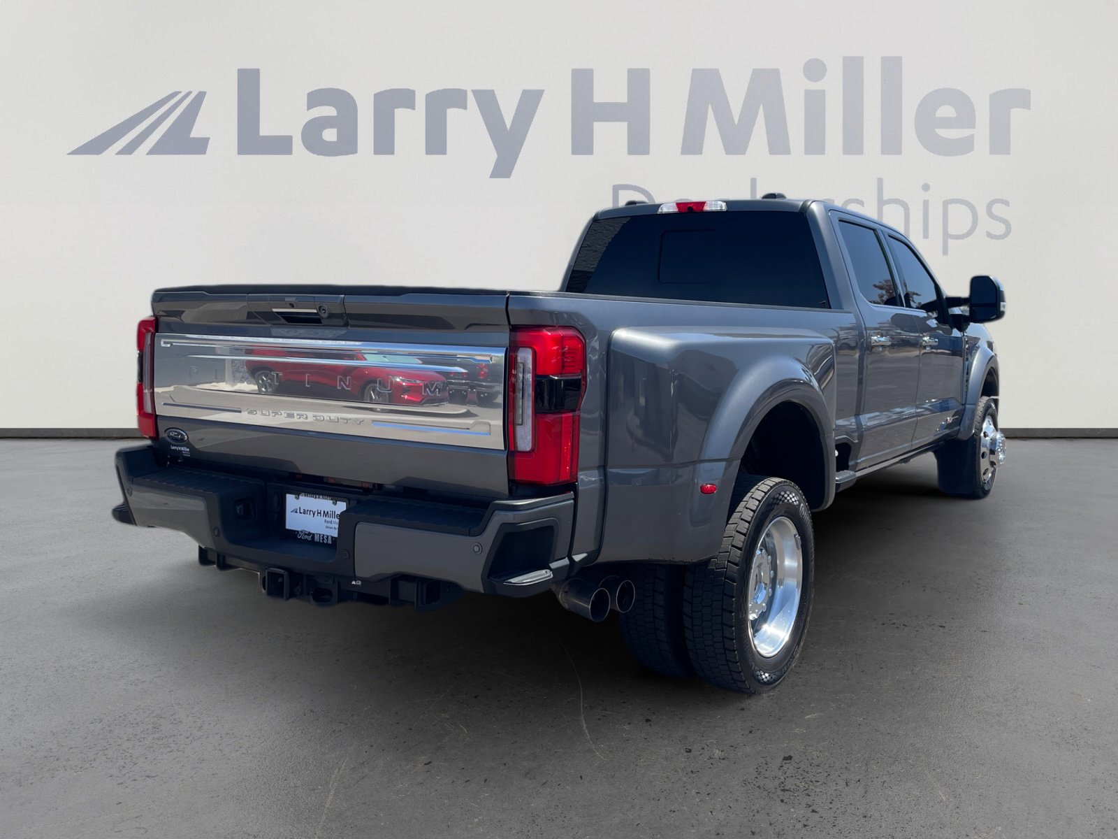 Certified 2024 Ford F450 Platinum w/ FX4 Off-Road Package AWD/4WD image 5