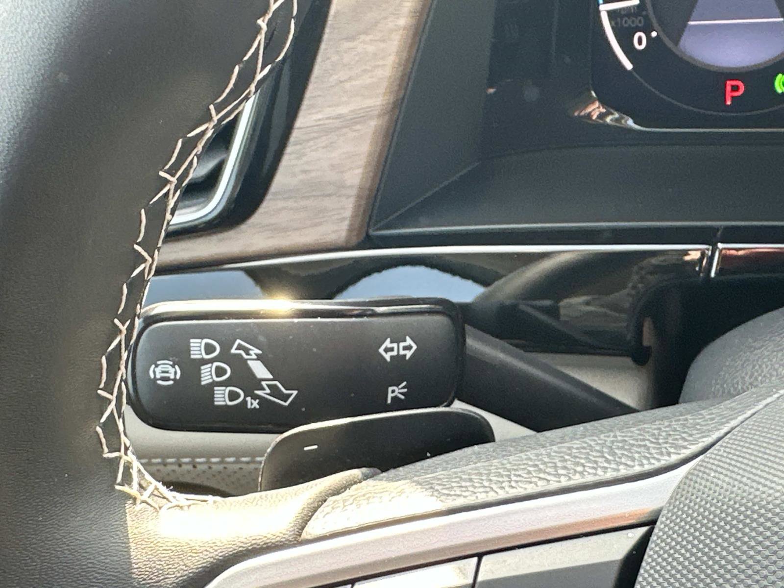 Used 2025 Volkswagen Atlas SE image 9