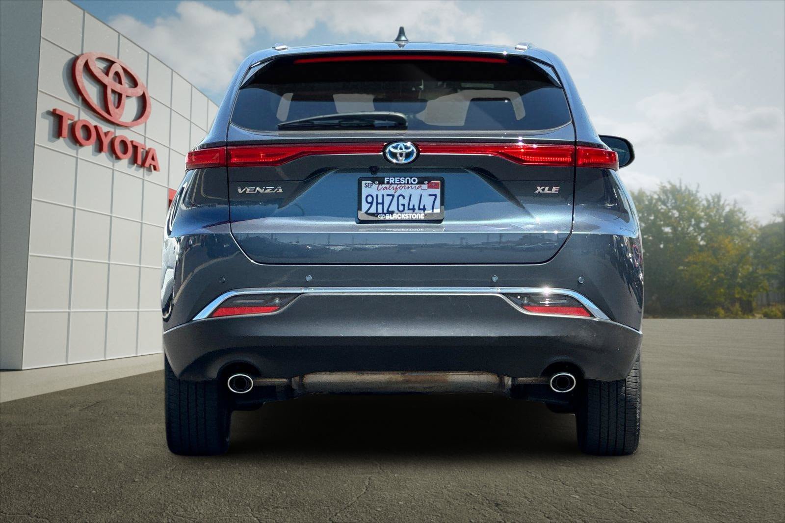 Certified 2023 Toyota Venza XLE AWD/4WD image 4