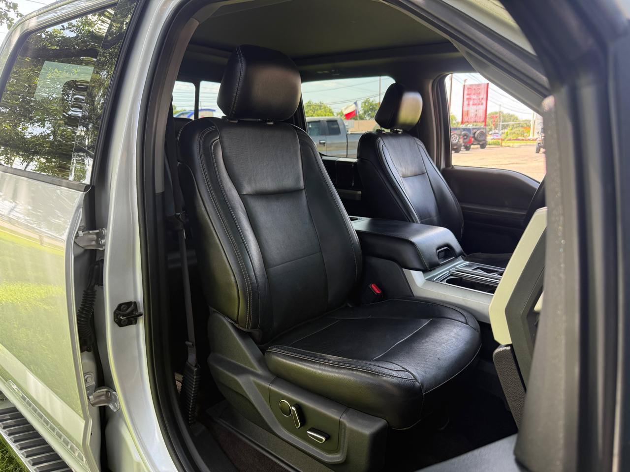 Used 2015 Ford F150 Lariat AWD/4WD image 17