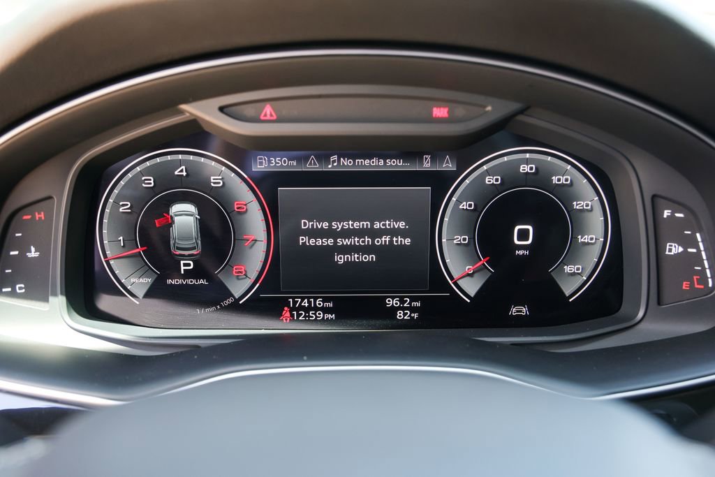 Used 2022 Audi Q8 Premium image 11