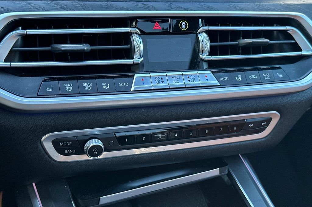 Used 2021 BMW X7 xDrive40i w/ M Sport Package image 25