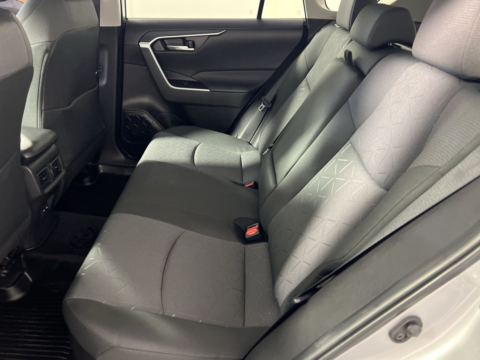 Used 2025 Toyota RAV4 XLE AWD/4WD image 25