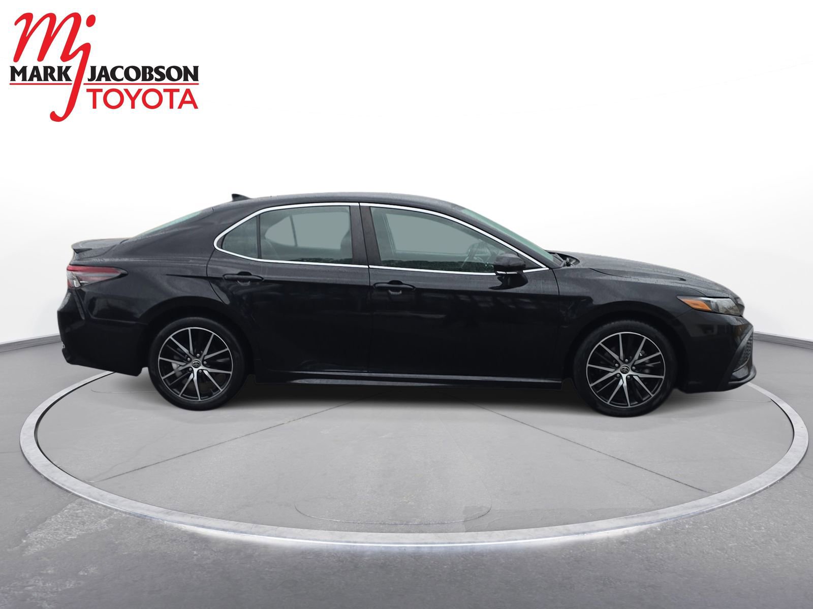 Used 2023 Toyota Camry SE image 8